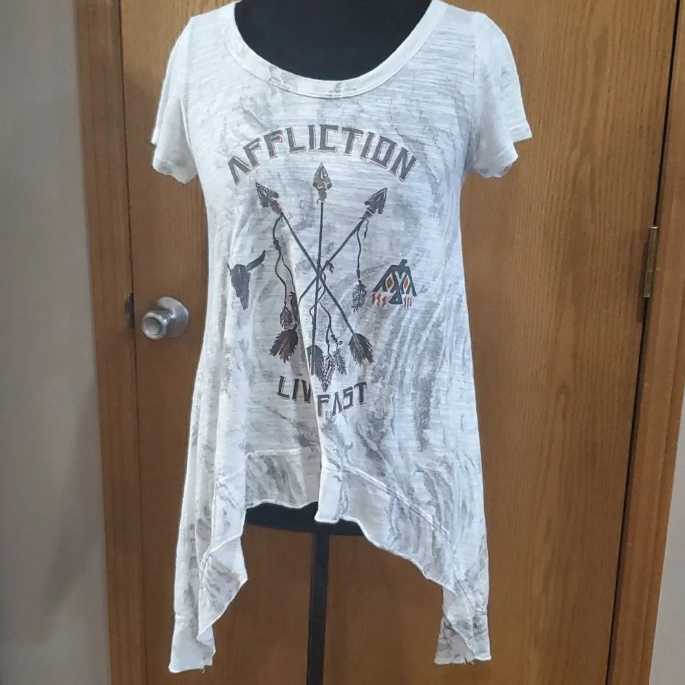 Affliction grey arrow pattern shark bite tshirt live fast